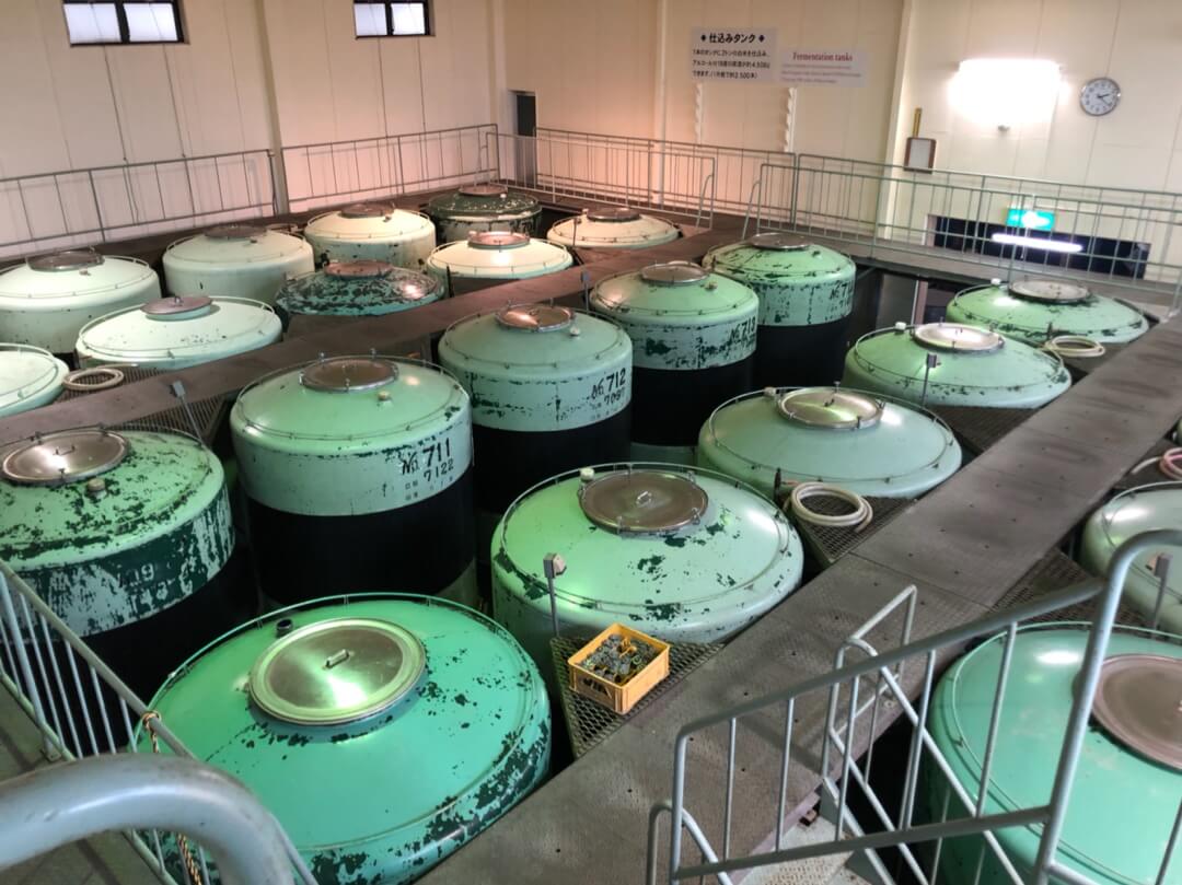写真：酒蔵内部（タンク）