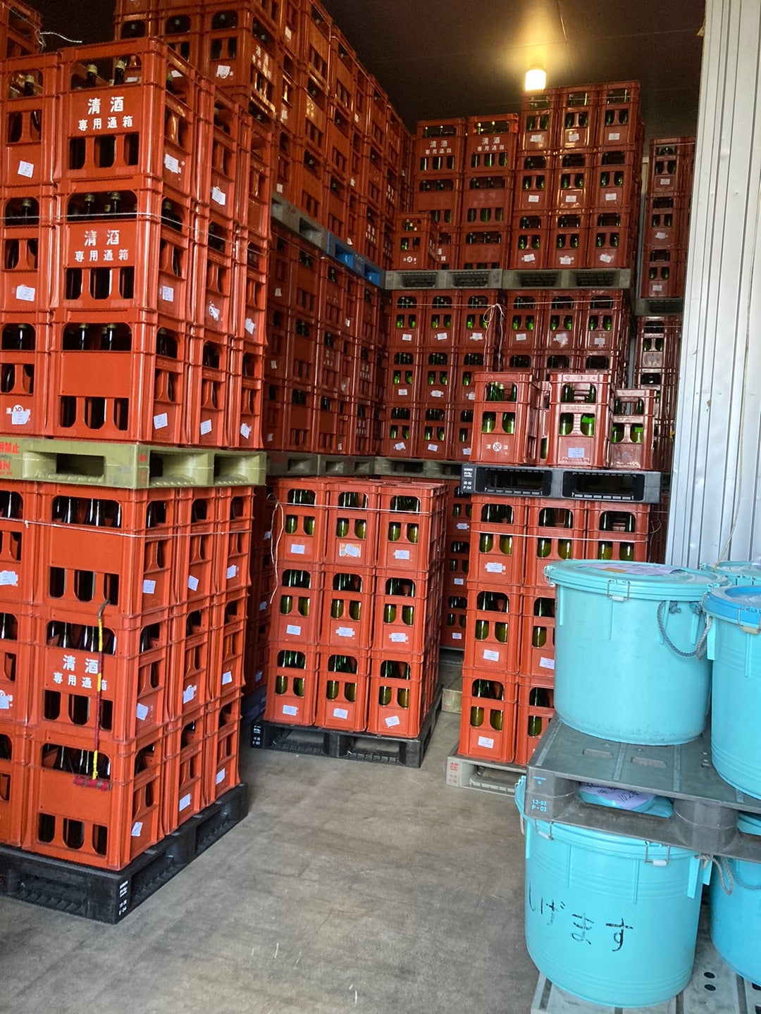 写真：パンパンの通常の保存用の冷蔵庫