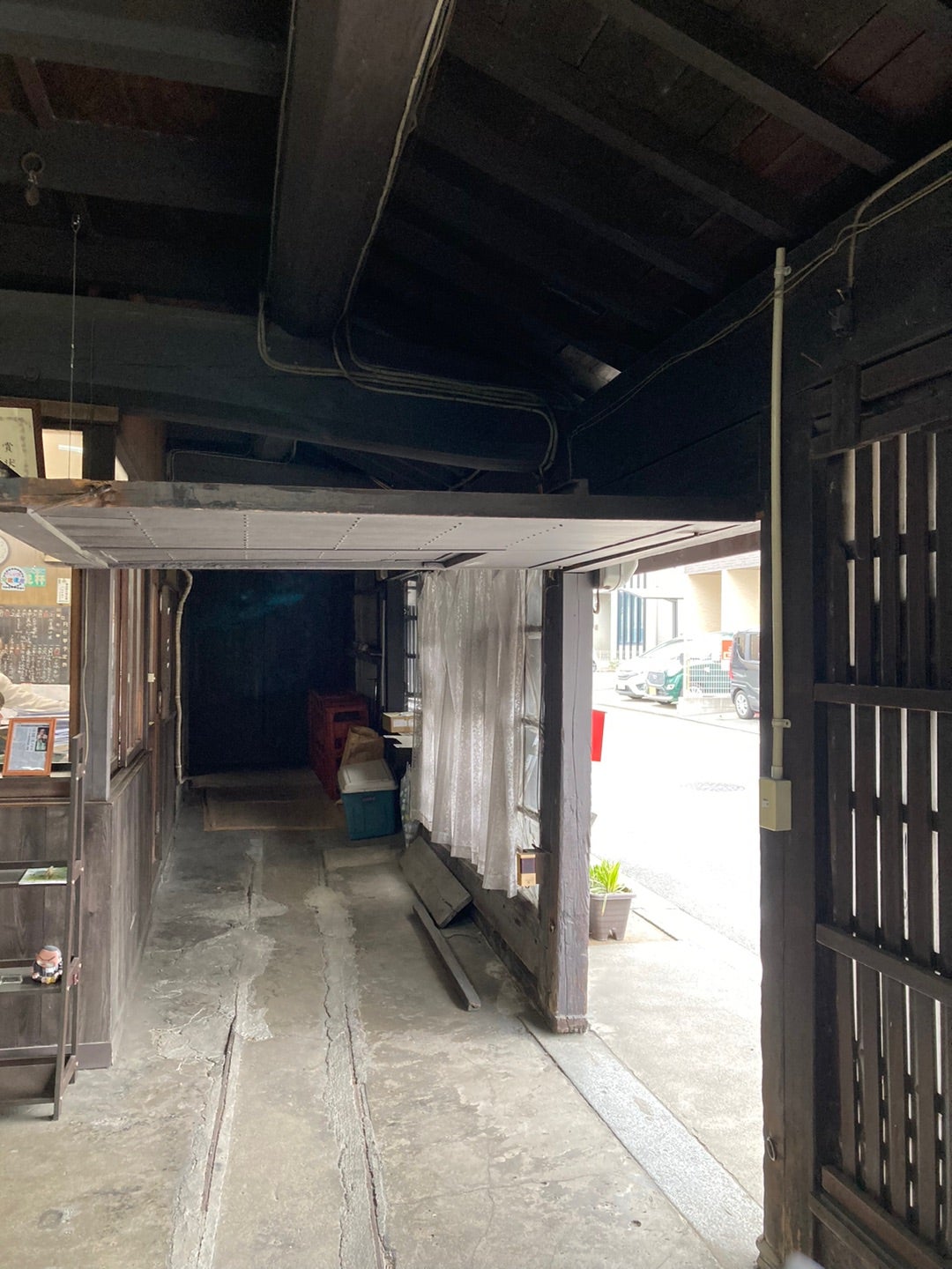 写真：入口の扉が珍しい