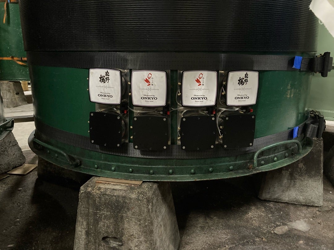 写真：音響による日本酒への影響を研究しているタンク