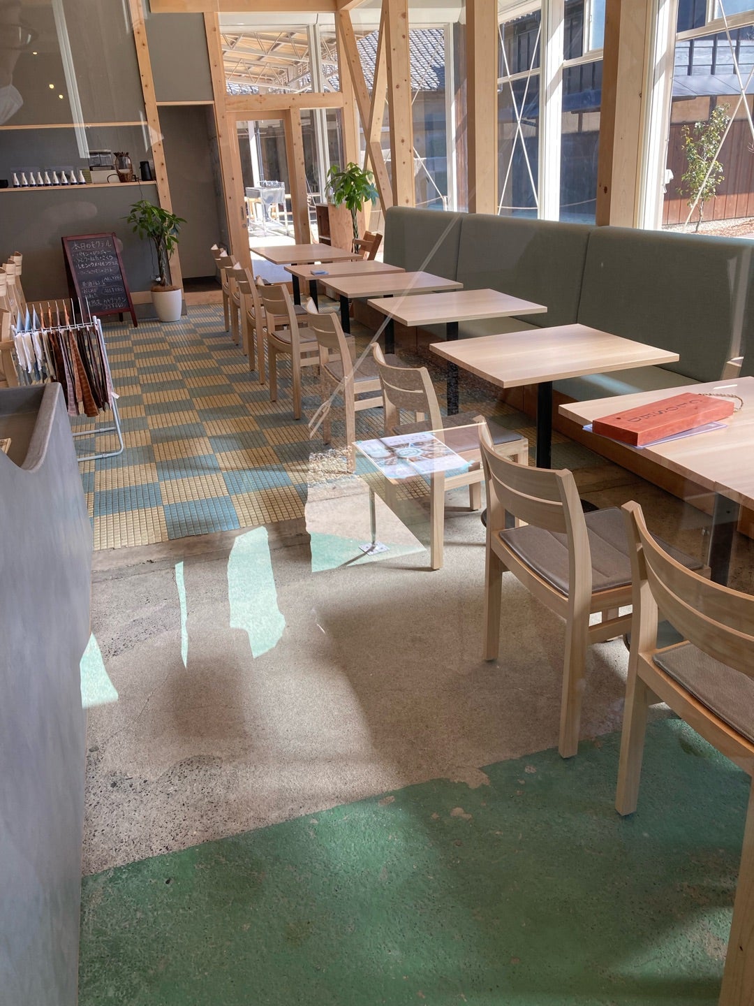 写真：併設のレストランやカフェ2