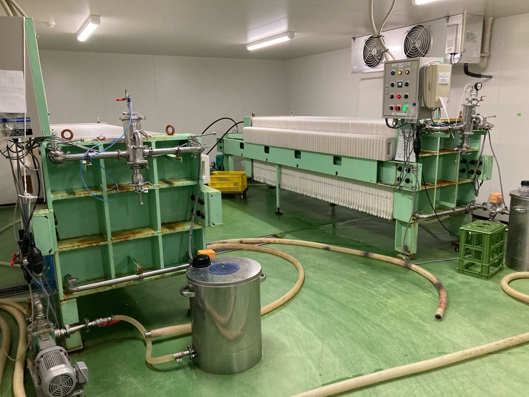 写真：お酒を絞る「ヤブタ」と呼ばれる機械