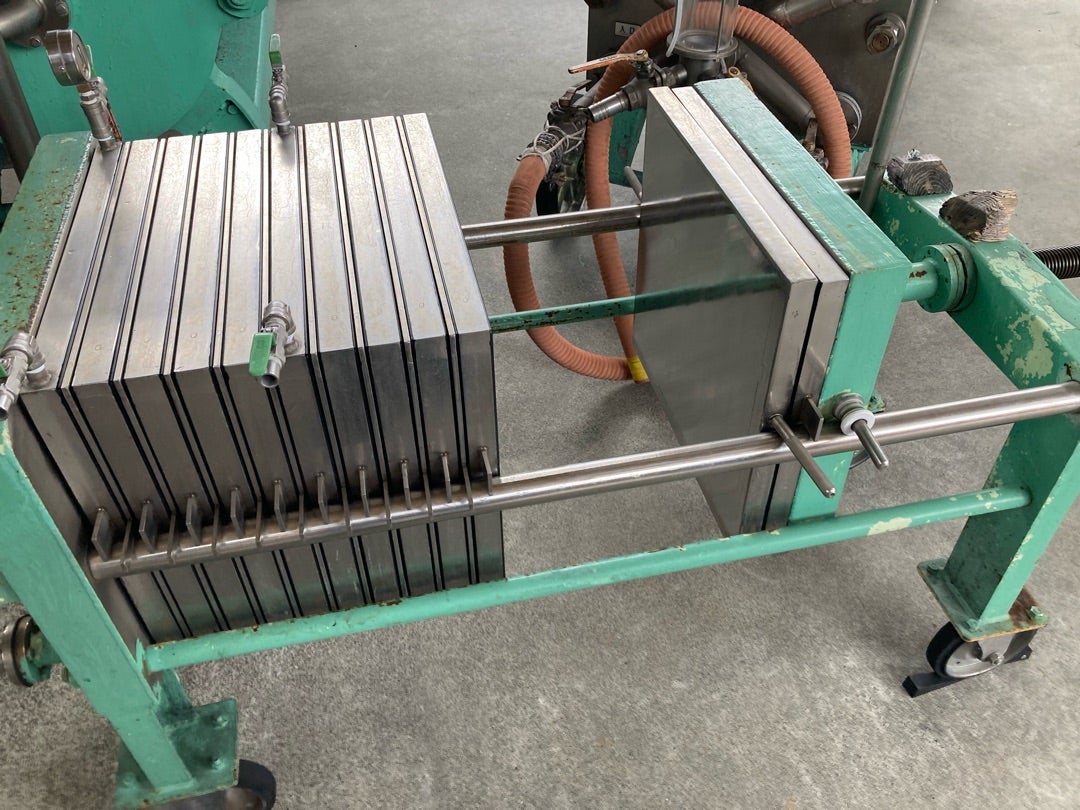 写真：お酒をろ過する機械2