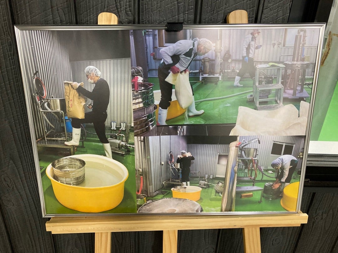 写真：蔵の歴史、造りなどを説明していただきました2