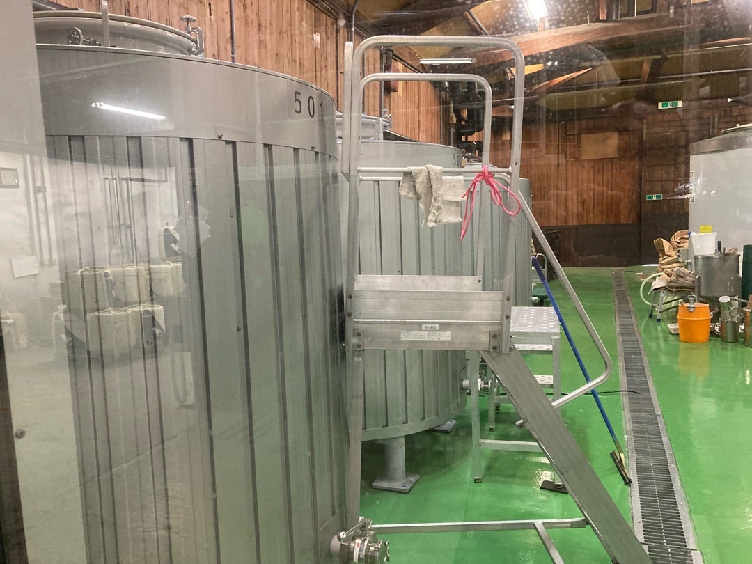 写真：昔使っていたタンクがずらり